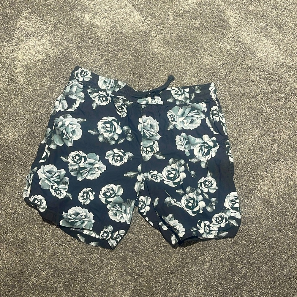 Denim and Flower mens shorts size large like new